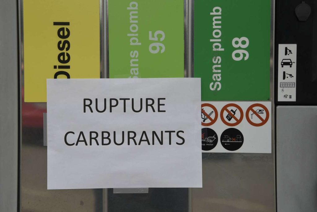 فهم الجدل حول نهاية السيارات ذات المحرك الحراري في عام 2035