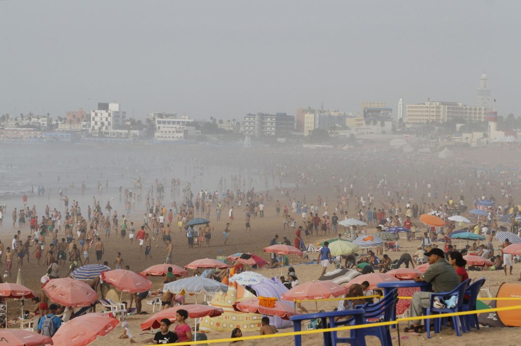 مع دخول فصل الصيف.. تقارير تحذر من شواطئ مغاربية “غير صالحة للسباحة”