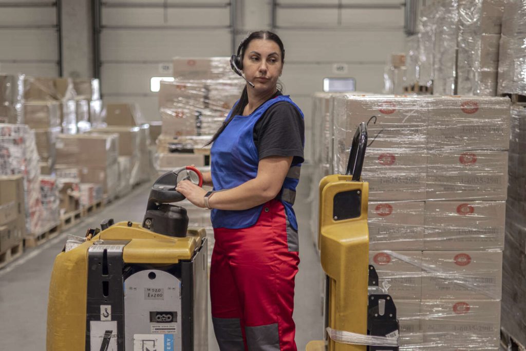 وفي أوكرانيا، تحل النساء محل الرجال في قيادة الاقتصاد