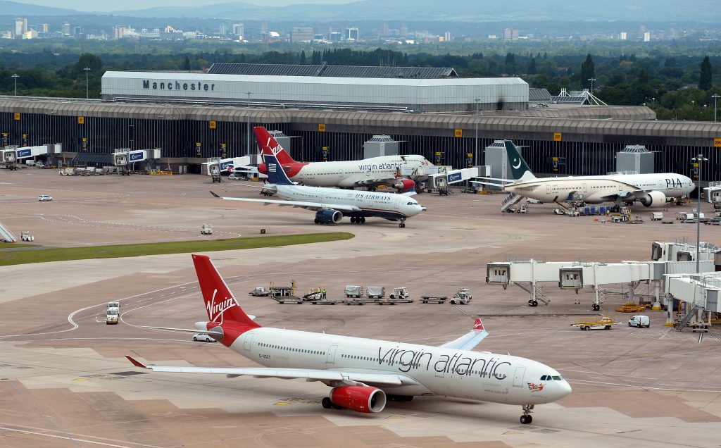 بسبب انقطاع الكهرباء.. مطار مانشستر يلغي رحلاته