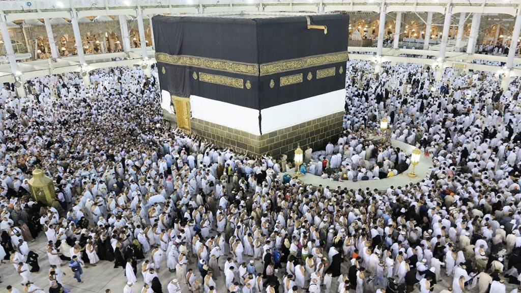 توزيع أكثر من 40 مليون عبوة ماء زمزم و9 ملايين وجبة لضيوف الرحمن يوميا