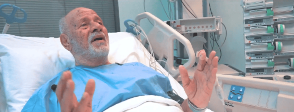 «لمست راحة فور وصولي».. حاج عراقي تعرض لجلطة يثمن خدمات تجمع مكة الصحي