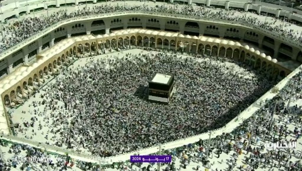 امتلاء صحن الطواف بحجاج بيت الله الحرام في أول أيام التشريق (فيديو)