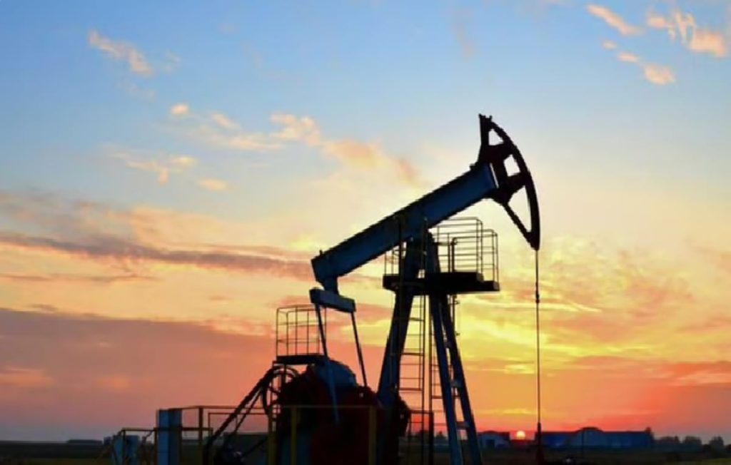 ارتفاع طفيف لأسعار النفط .. وخام برنت يسجل 82 دولارا للبرميل