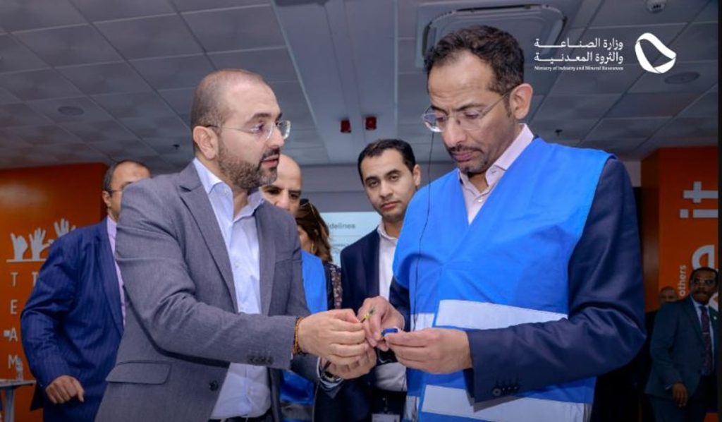 وزير الصناعة يزور منظومة صناعة السيارات في «طنجة المغربية» ويبحث تعزيز التعاون مع شركة «رينو»