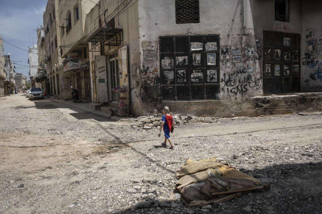 مخيم جنين الذي تحول إلى أنقاض بعد غارة إسرائيلية دامية