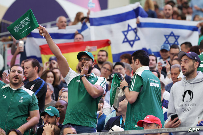 الجماهير السعودية والإسرائيلية الحاضرة للمواجهة 