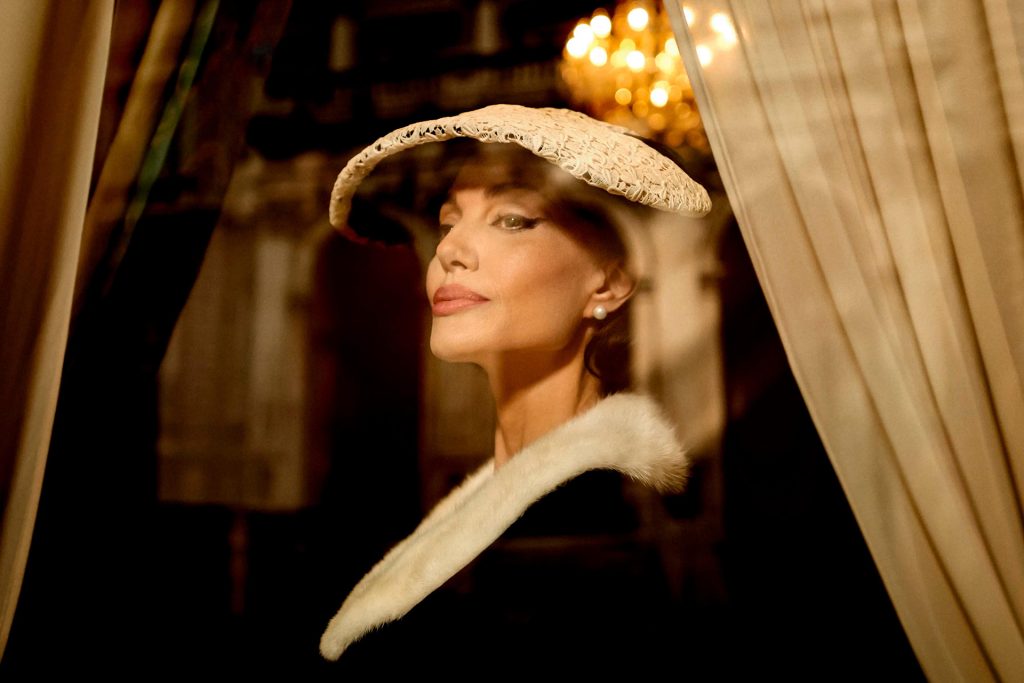 أنجلينا جولي في “ماريا”.. تجسيد معقد لحياة أسطورة الأوبرا