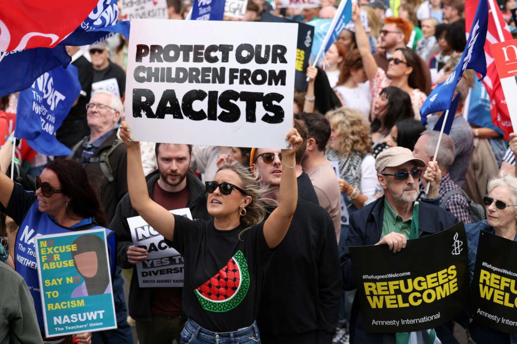 صور من الاحتجاجات المناهضة للعنصرية في المملكة المتحدة