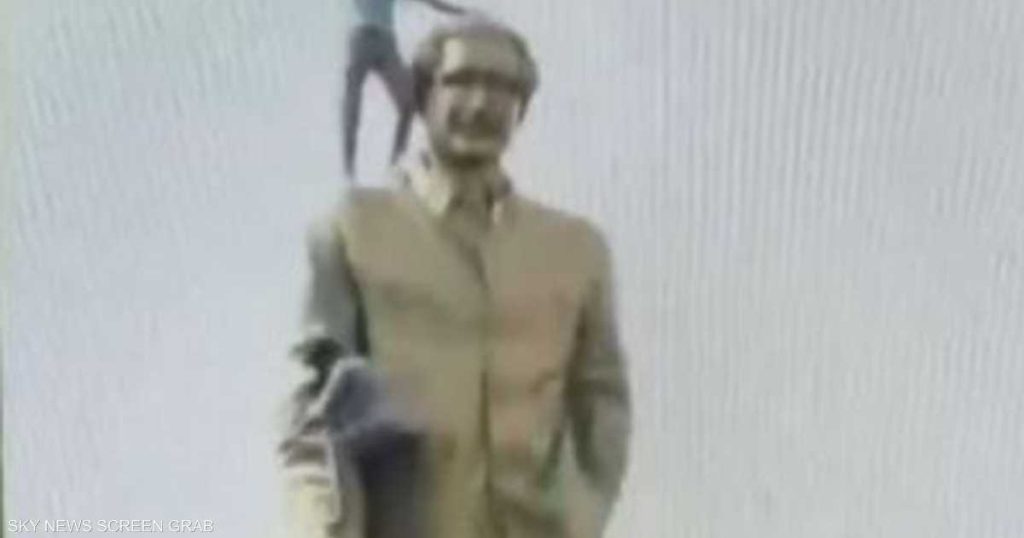 فيديو من بنغلادش.. فرار رئيسة الوزراء و”اقتحام ثلاجتها”