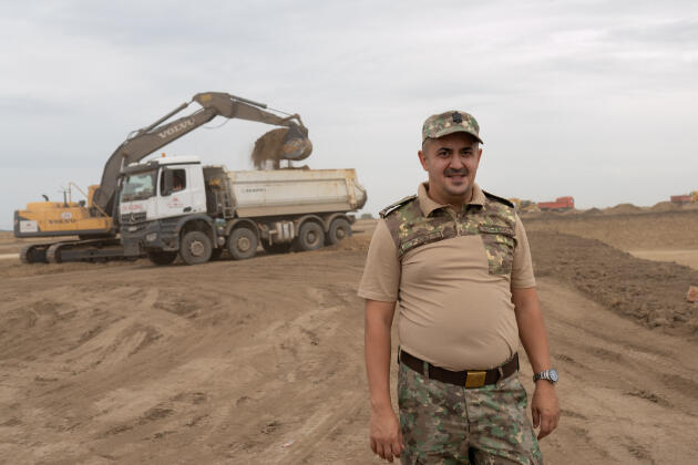 الكابتن المهندس أوريل بوكاي في موقع بناء توسيع القاعدة الجوية رقم 57 للقوات الجوية الرومانية، في ميهايل كوجالنيشينو، 25 يوليو 2024.