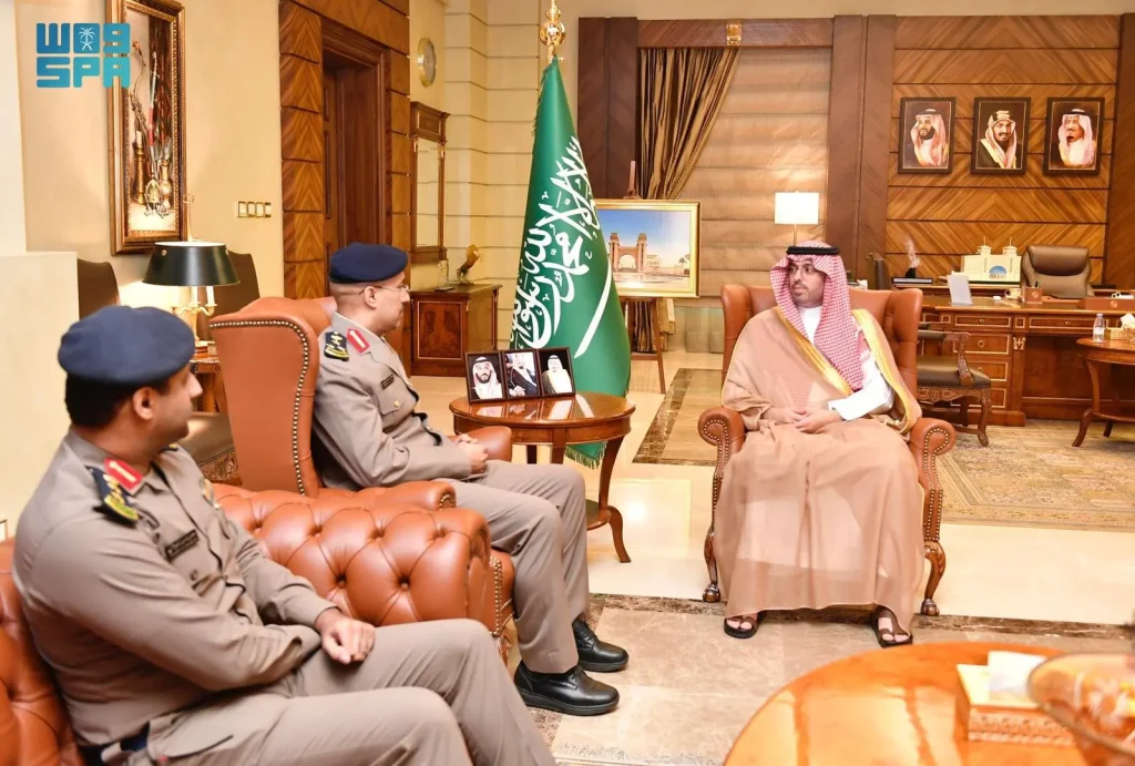 الأمير سعود بن جلوي يطّلع على خطة الدفاع المدني بجدة لموسم الأمطار