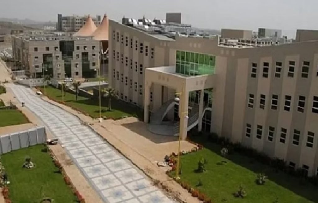 جامعة الملك خالد تطلق أعمال "ملتقى سبل الوقاية من حرائق الغابات"