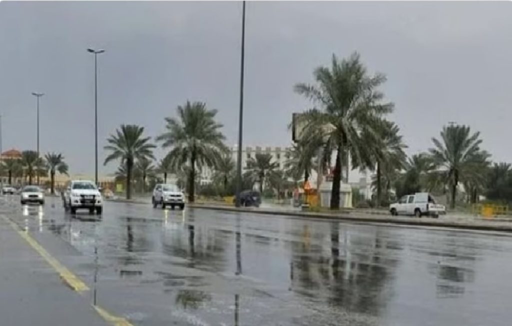 «الدفاع المدني»: استمرار هطول الأمطار الرعدية على بعض المناطق حتى الجمعة القادمة