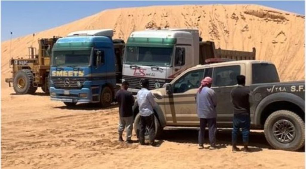 «الأمن البيئي» تضبط 4 مقيمين مخالفين لاستغلالهم الرواسب في منطقة تبوك