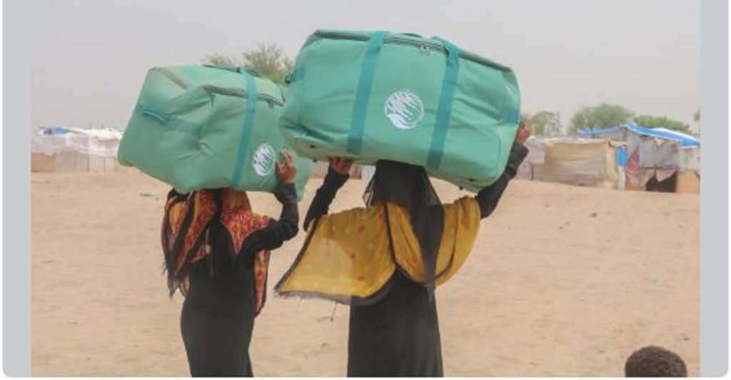 «سلمان للإغاثة» يوزع حقائب إيوائية وسلال غذائية في محافظتي لحج وحضرموت اليمنية