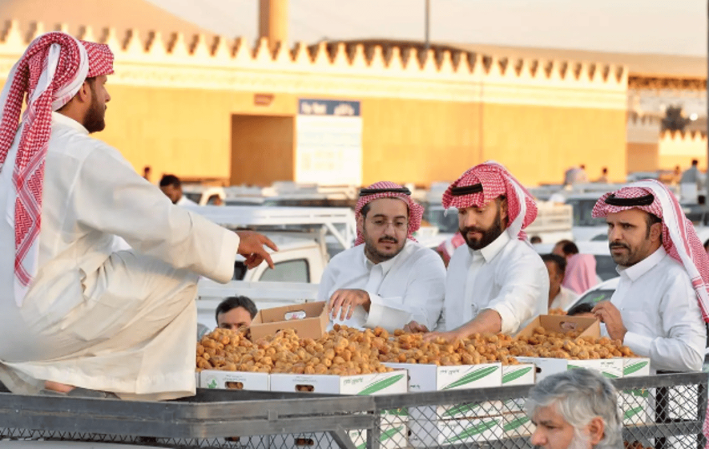 أكثر من 50 صنفًا من التمور تصل إلى كرنفال بريدة