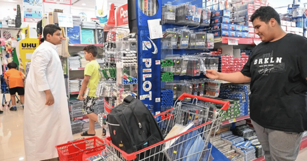 المكتبات والقرطاسيات بالحدود الشمالية تشهد حركة نشطة قبيل بدء العام الدراسي