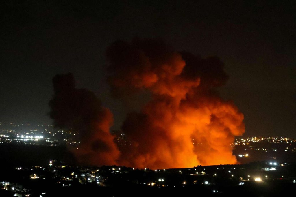 إسرائيل تكثف غاراتها على حزب الله في جنوب لبنان
