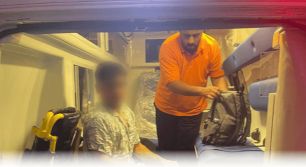 حرس الحدود ينقذ مواطنًا من الغرق أثناء ممارسة السباحة بينبع