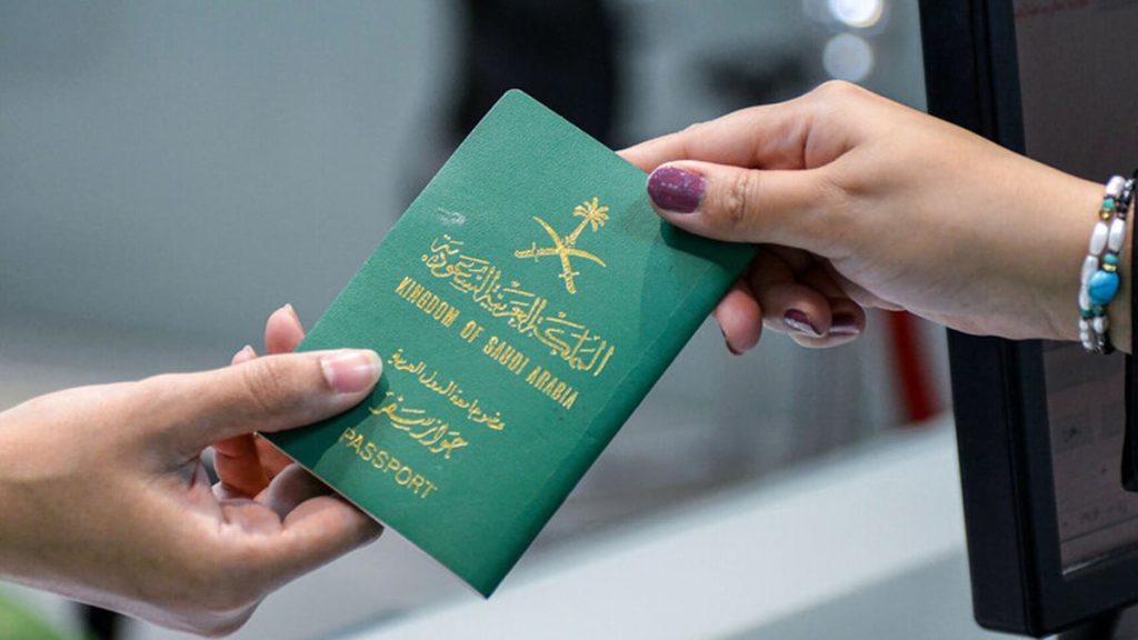 هل يمكن سفر الأطفال بـ«كارت العائلة»؟.. «الجوازات» تجيب