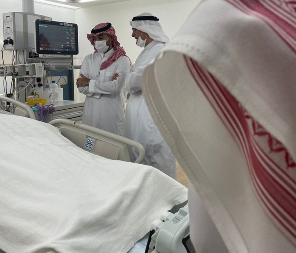 وزير الرياضة يزور فهد المولد بمدينة الملك عبدالعزيز الطبية