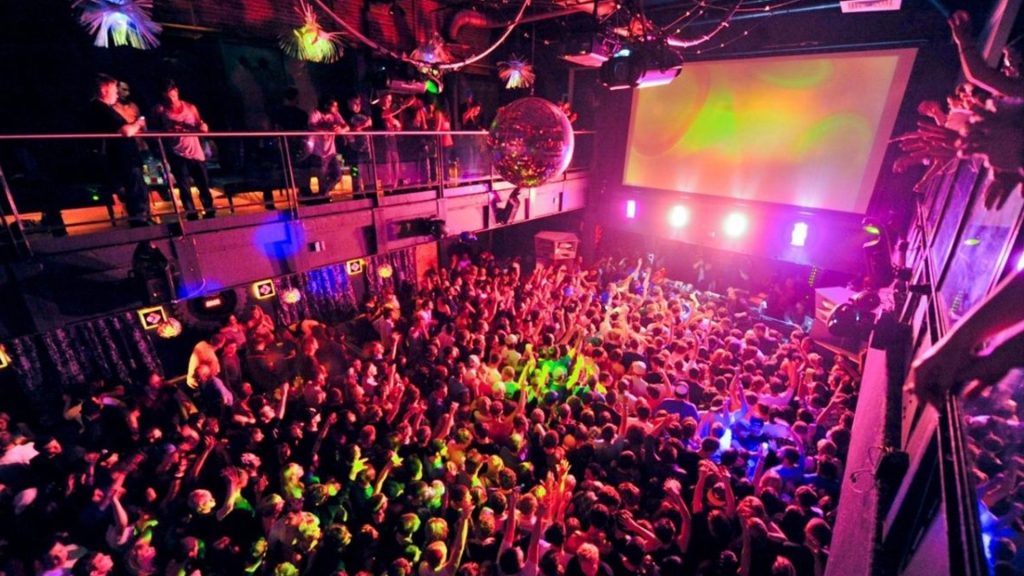 ملهى ليلي للأطفال في قلب لبنان المفخَّخ المفجَّر