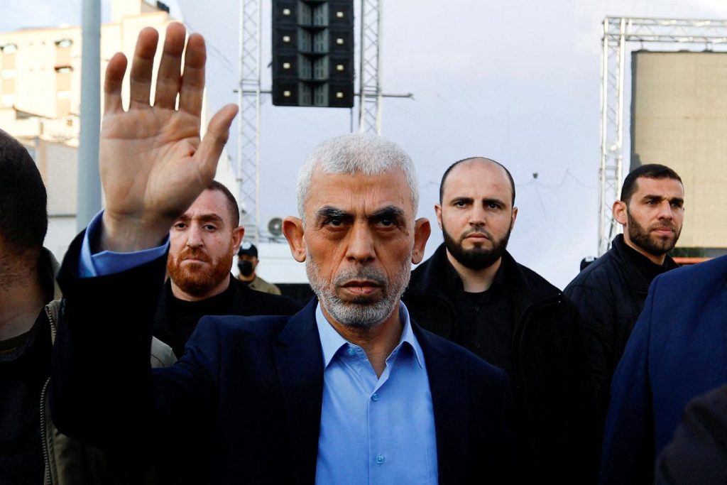 يحيى السنوار، القائد العسكري والسياسي لحركة حماس، ومهندس هجوم 7 أكتوبر