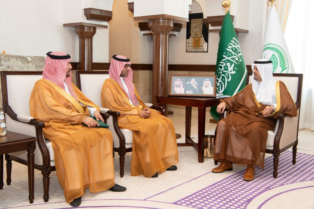نائب أمير منطقة مكة يستقبل الرئيس التنفيذي لأندية منسوبي وزارة الداخلية
