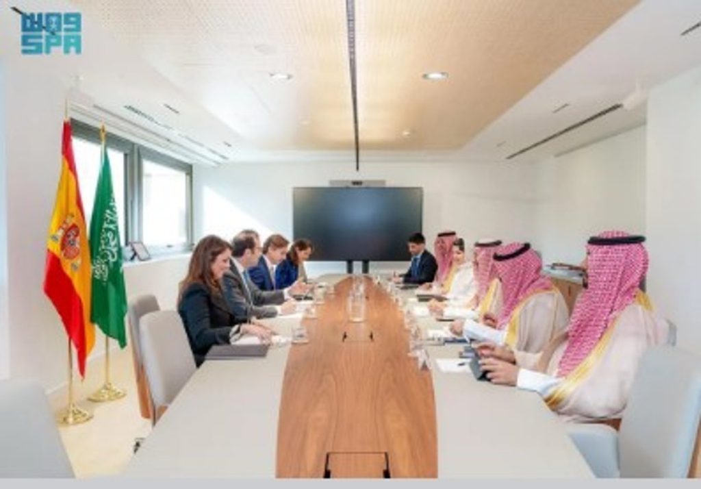 «الخريف» يناقش مع وزيري الصناعة والاقتصاد الإسبانيين تعزيز التعاون بين البلدين