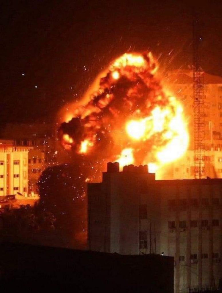 غارات إسرائيلية على البنية المالية لحزب الله.. ومشاهد دمار لمراكز «القرض الحسن»