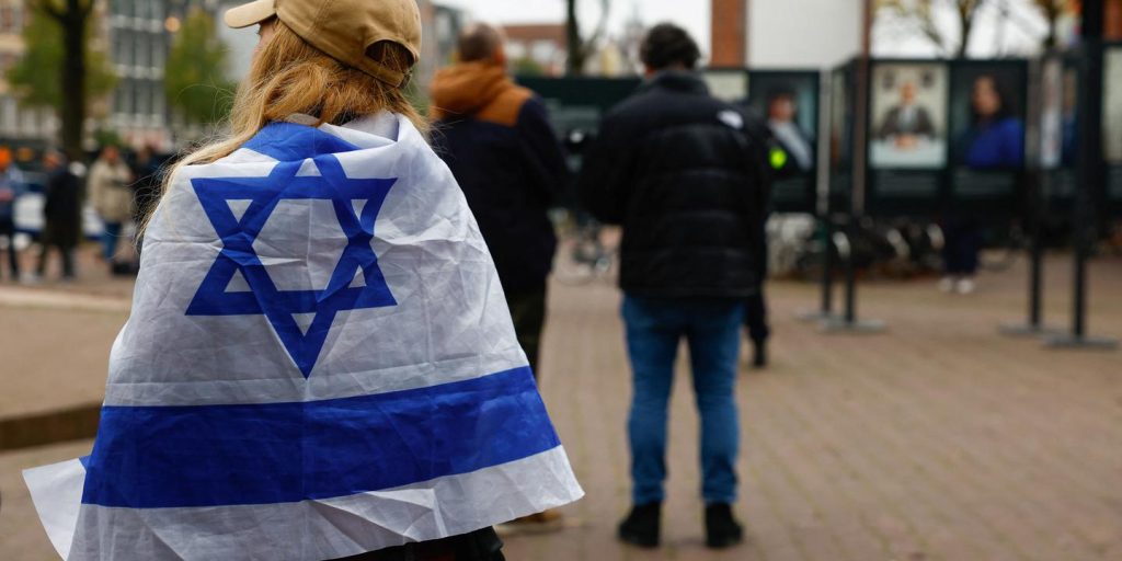 مباشر، أعمال عنف في أمستردام: رئيس البلدية يدين “انفجار معاداة السامية” ضد مشجعين إسرائيليين على هامش مباراة لكرة القدم