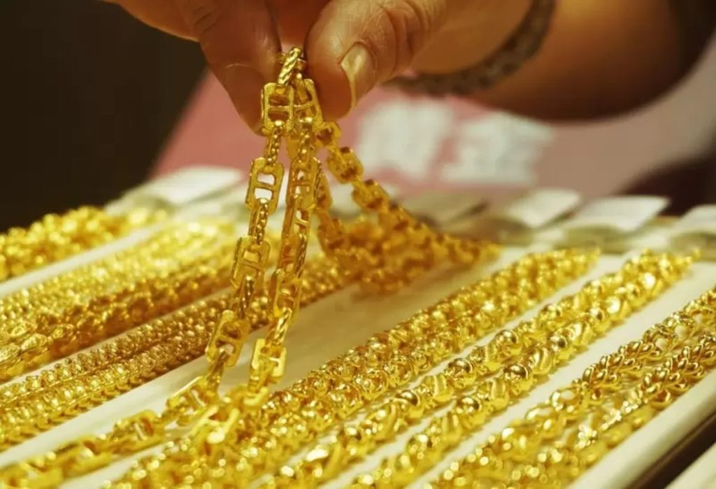 سعر الذهب في السعودية اليوم السبت 30-4- 1446 لكل الأعيرة