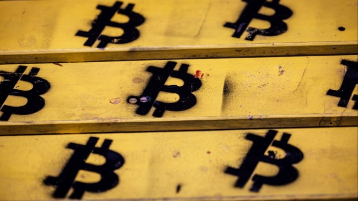 أخبار حية: قيمة سوق العملات المشفرة العالمية تتجاوز 3 تريليون دولار لأول مرة منذ 3 سنوات