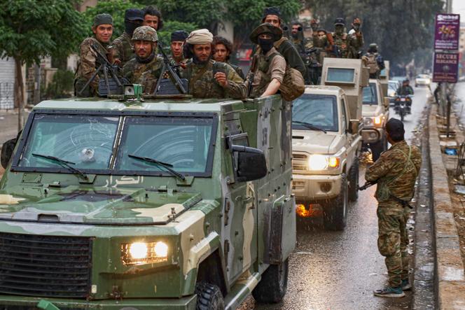 يتم نشر أعضاء من قوات الأمن السورية في مدينة ساهنايا ، جنوب دمشق ، الأربعاء 30 أبريل 2025.