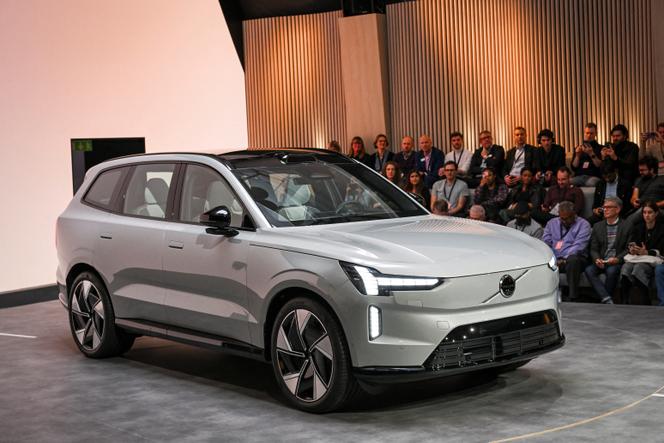 يتم الكشف عن Volvo EX90 ، سيارة الدفع الرباعي الكهربائية الجديدة للعلامة التجارية ، خلال حدث إطلاق في ستوكهولم في 9 نوفمبر 2022.