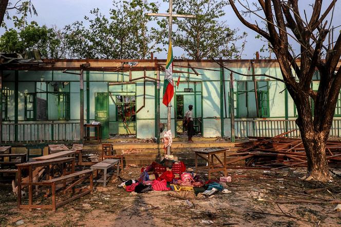 دمرت المدرسة خلال هجوم جوي في المجلس العسكري على قرية Oe Htein Twin (Burma) ، في 12 مايو 2025.