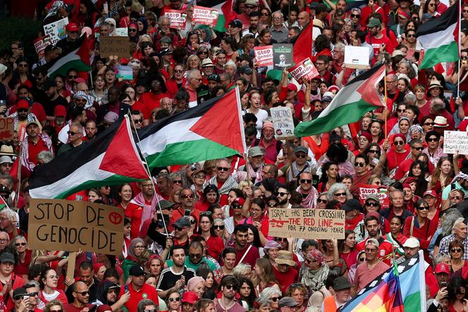 حشد من المظاهرة البروتستانتية ضد الحرب في غزة وطلب من الحكومة فرض عقوبات على إسرائيل في بروكسل ، بلجيكا ، في 15 يونيو 2025.