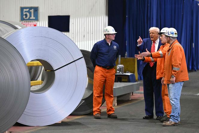 دونالد ترامب خلال زيارة إلى شركة Steelworks في ويست ميفلين ، بنسلفانيا ، في 30 مايو 2025.