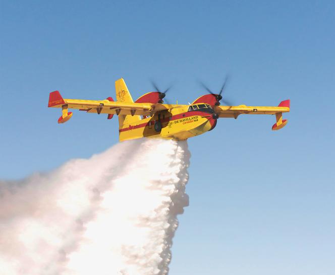 قاذفة مائية من Havilland Canadair DHC-515.