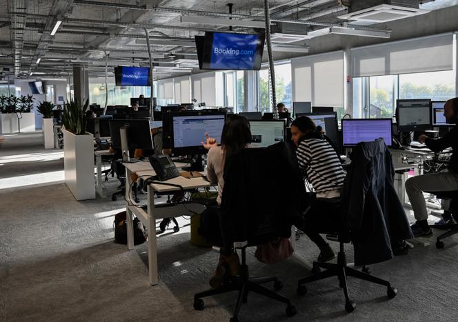 Booking.com موظفي خدمة العملاء في Tourcoing (North) ، 4 أكتوبر 2019.