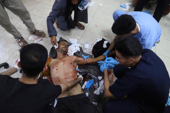 A PeroStinian Desposter في Nasser Hospital ، خان يونز ، غزة ، الاثنين 30 يونيو 2025.