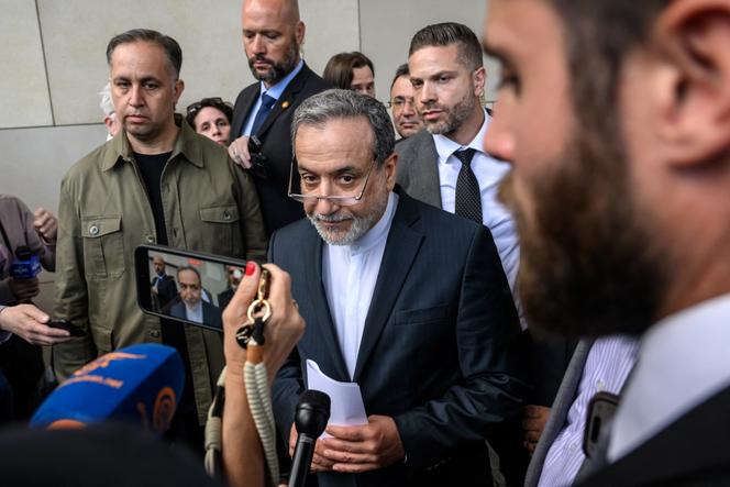 وزير الخارجية الإيراني ، عباس أراغثتشي ، بعد اجتماع حول البرنامج النووي في طهران ، بحضور الاتحاد الألماني والفرنسي والبريطاني والأوروبي ، في جنيف ، يونيو 2025.