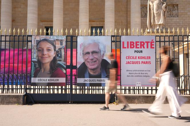 صور Cécile Kohler ، 40 ، وجاك باريس ، 72 ، قبل الجمعية الوطنية ، في باريس ، 3 يوليو 2025.