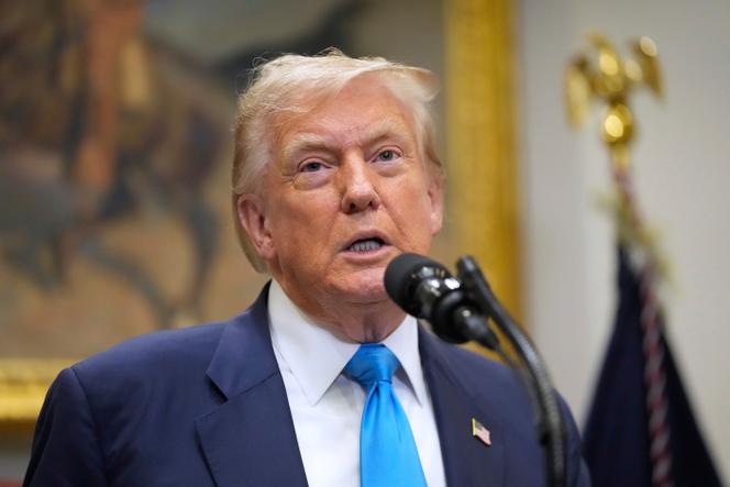 دونالد ترامب في غرفة البيت الأبيض روزفلت في واشنطن في 30 يوليو 2025.