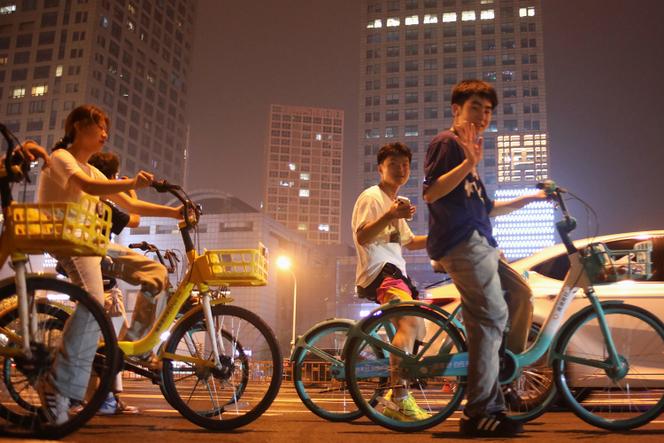 في Avenue Chang'an ، في بكين ، نحو مقاطعة غوماو التجارية ، 29 يونيو 2025.