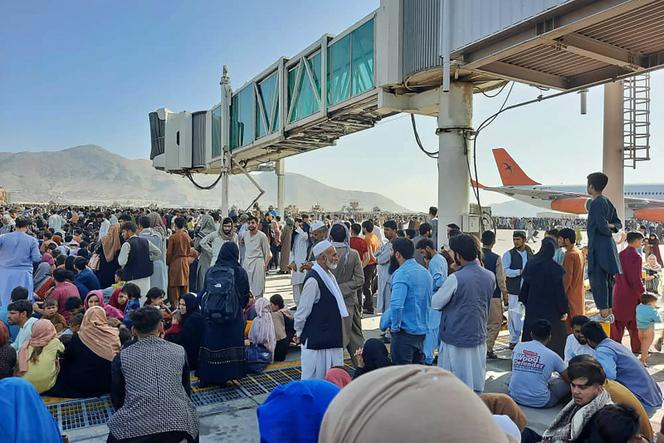 على مدرج مطار كابول ، بعد استحواذ طالبان ، في كابول (أفغانستان) ، 16 أغسطس 2021.