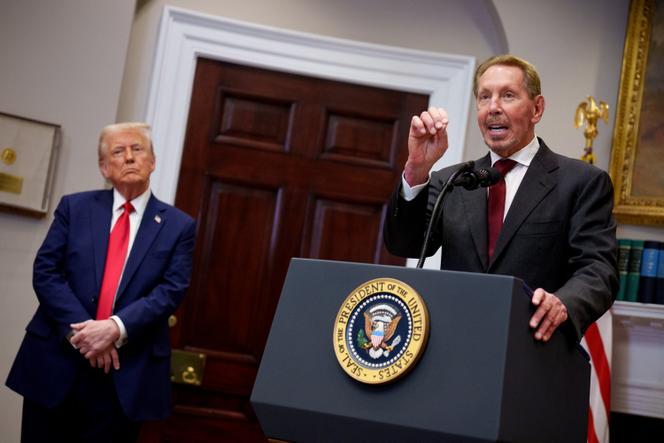 يتحدث الرئيس المؤسس لأوراكل ، لاري إليسون ، إلى جانب الرئيس الأمريكي ، دونالد ترامب ، في البيت الأبيض ، في واشنطن ، في 21 يناير 2025.