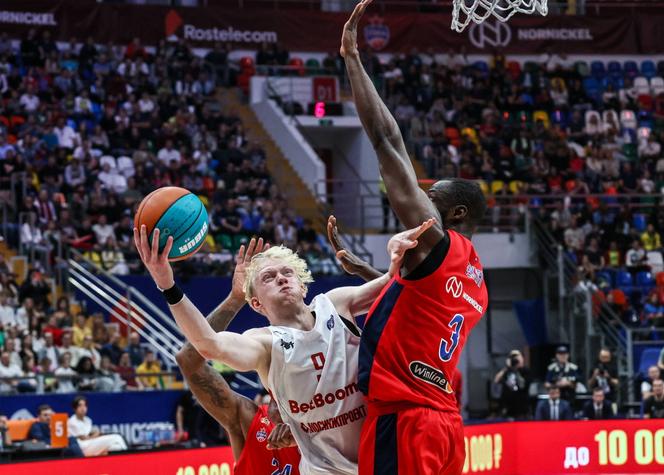 Daniil Kasatkin (يسار) ، خلال مباراة في موسكو في 30 سبتمبر 2023.