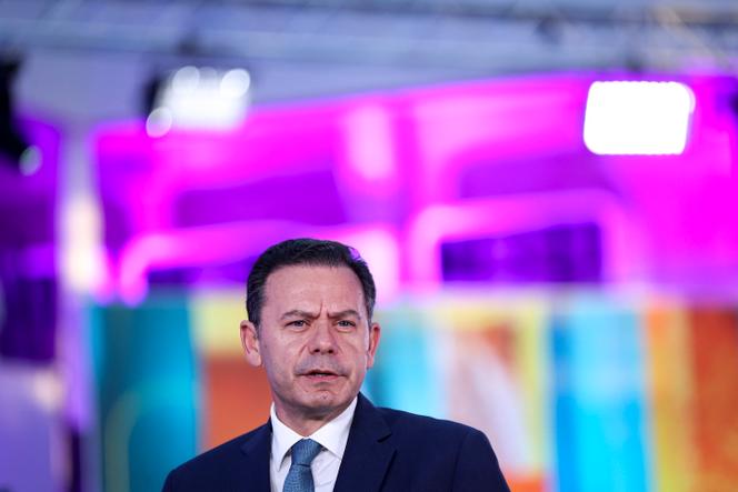 رئيس الوزراء البرتغالي الحالي لويس الجبل الأسود ، خلال نقاش متلفز أمام الانتخابات التشريعية في 18 مايو ، 30 أبريل 2025.